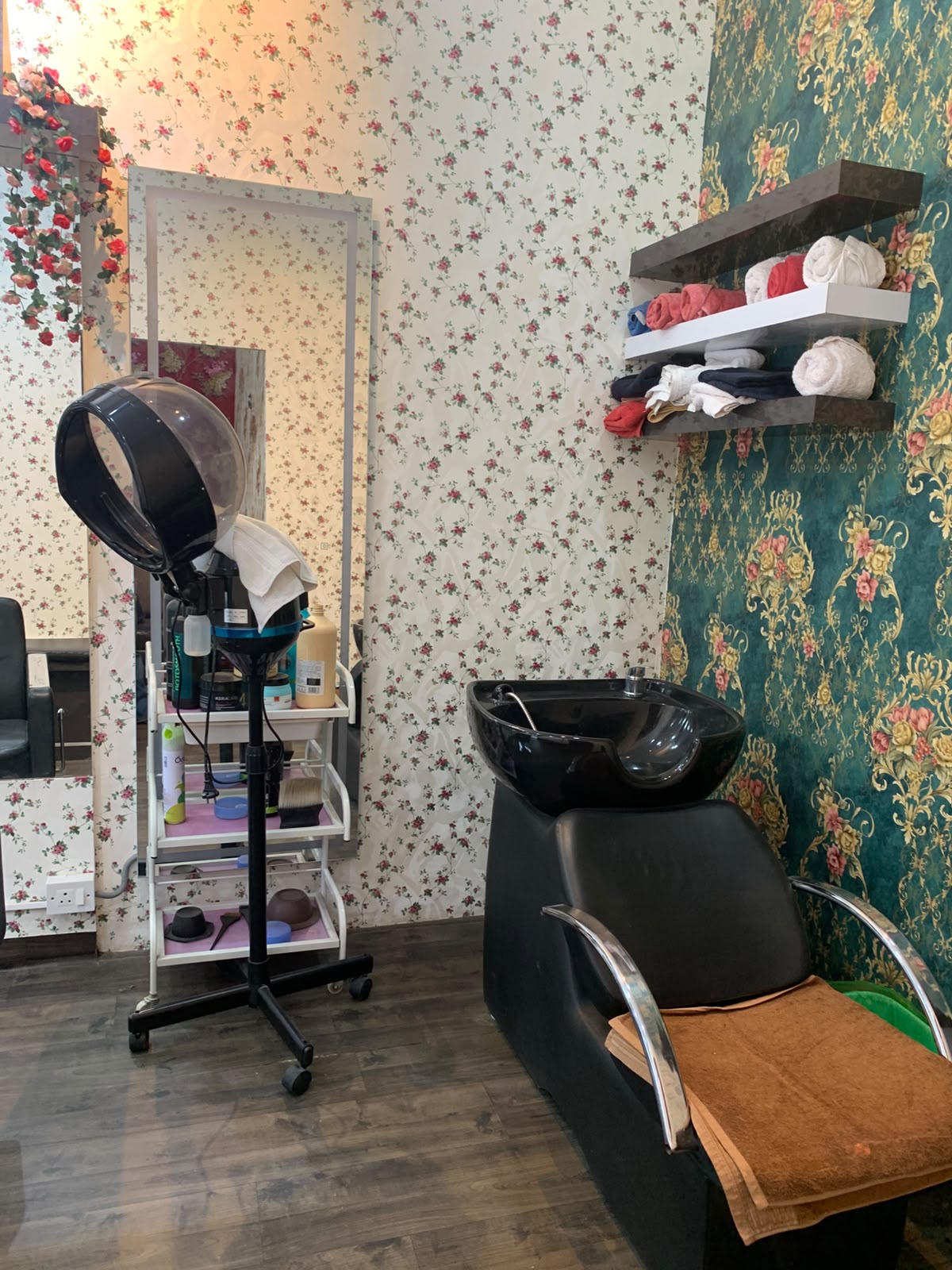 Professional hair wash shampoo basin and deep conditioning steamer at Sparkle